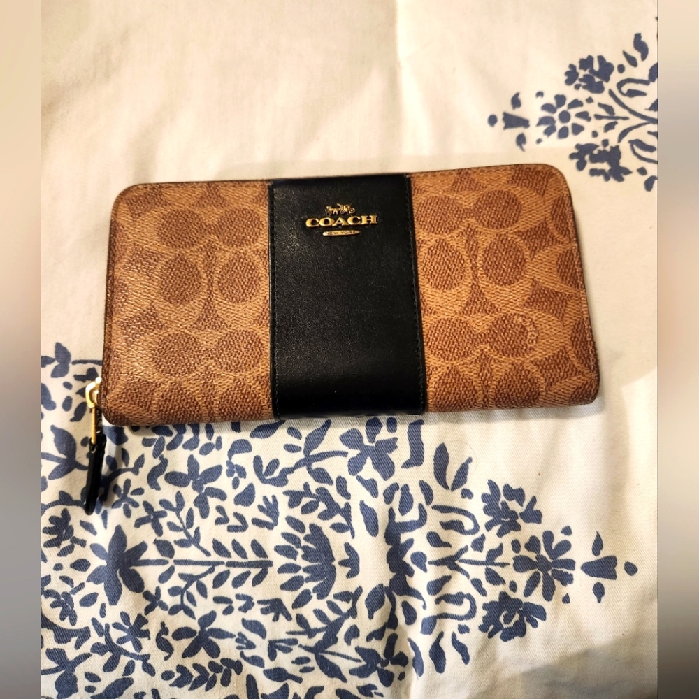 COACH wallet in coach signature design and black